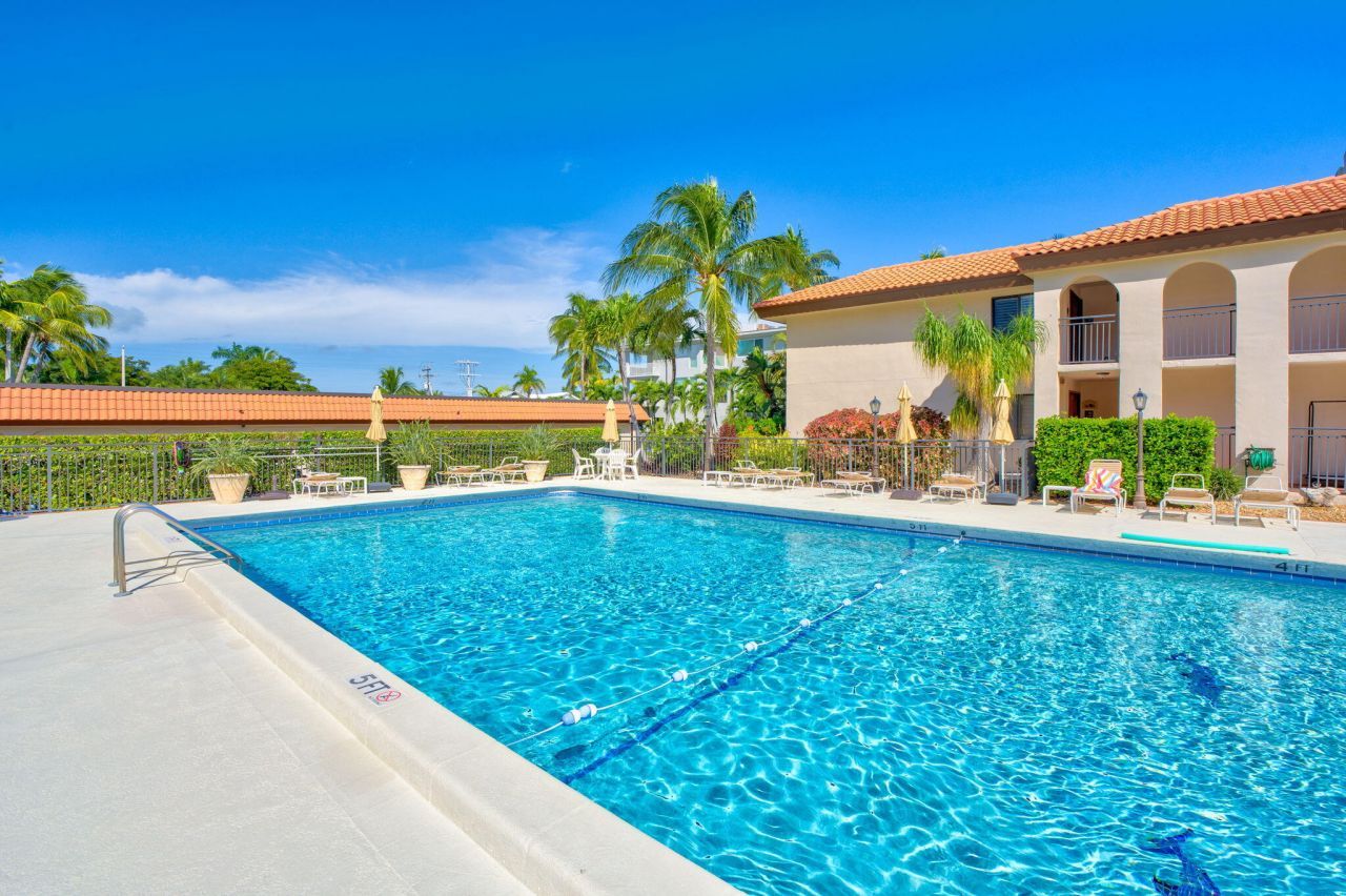 1001 W Ocean Drive, Unit 1-204, Key Colony, FL 33051 Photo