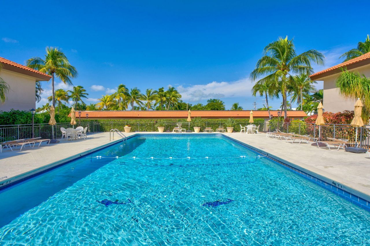 1001 W Ocean Drive, Unit 1-204, Key Colony, FL 33051 Photo