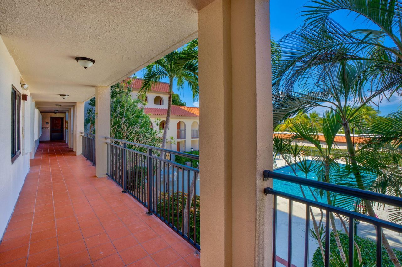 1001 W Ocean Drive, Unit 1-204, Key Colony, FL 33051 Photo