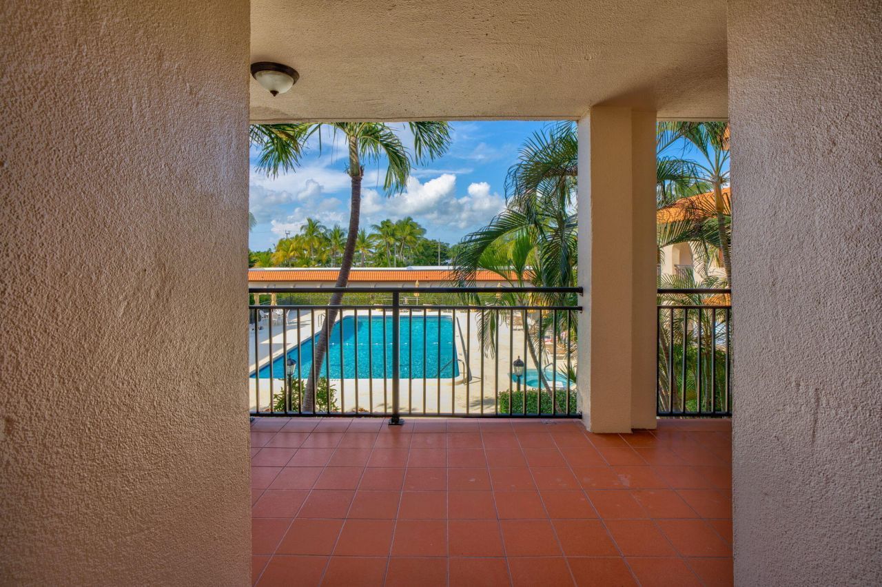 1001 W Ocean Drive, Unit 1-204, Key Colony, FL 33051 Photo