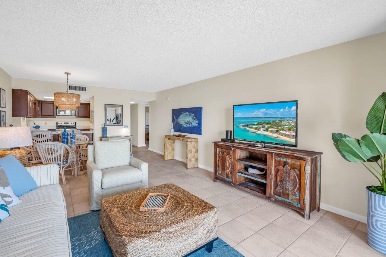 1001 W Ocean Drive, Unit 1-204, Key Colony, FL 33051 Photo