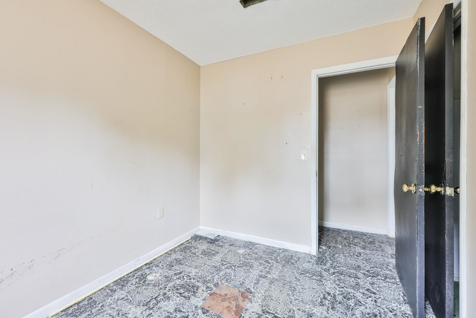 611 Dekalb St. Photo 13