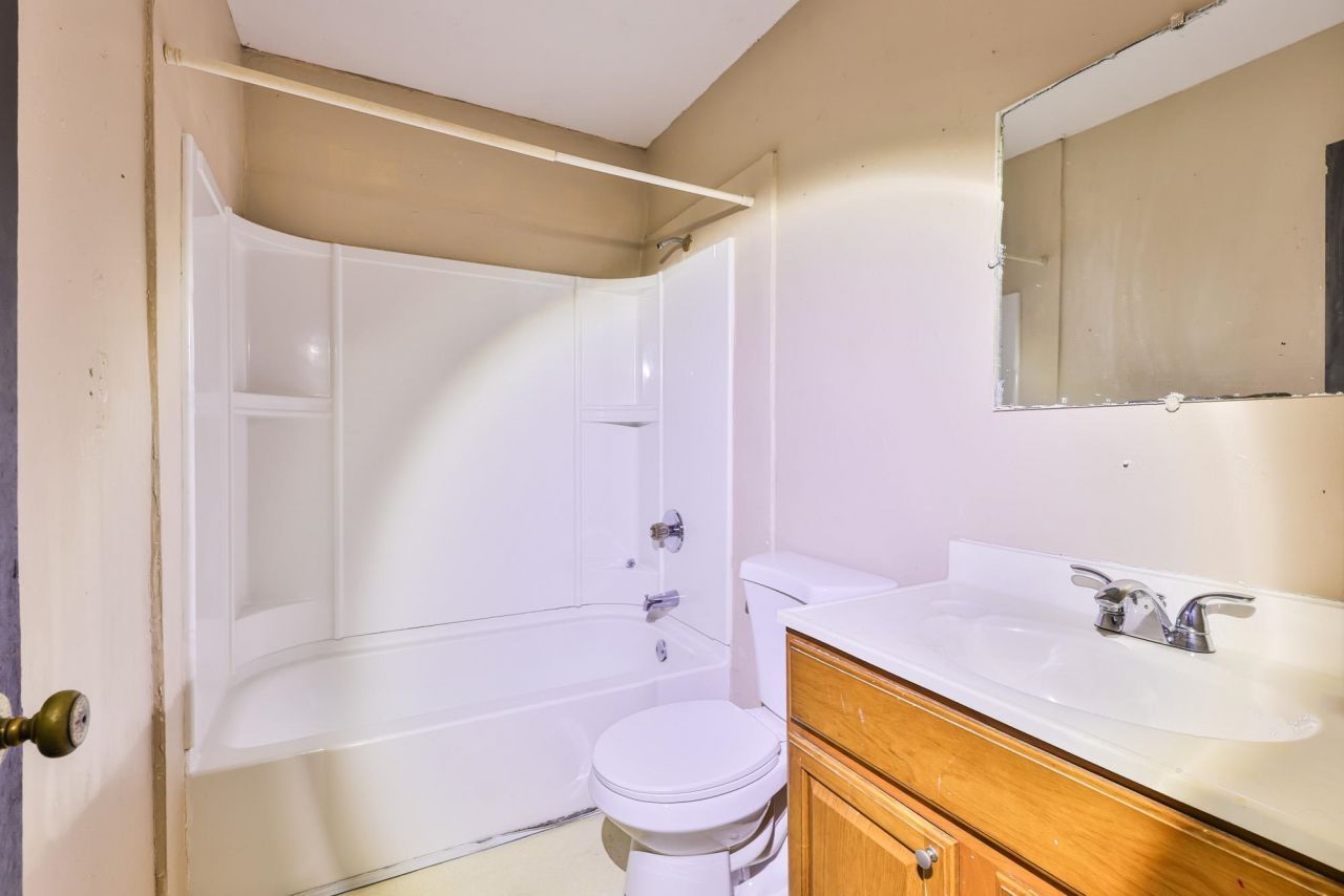 611 Dekalb St. Photo 15