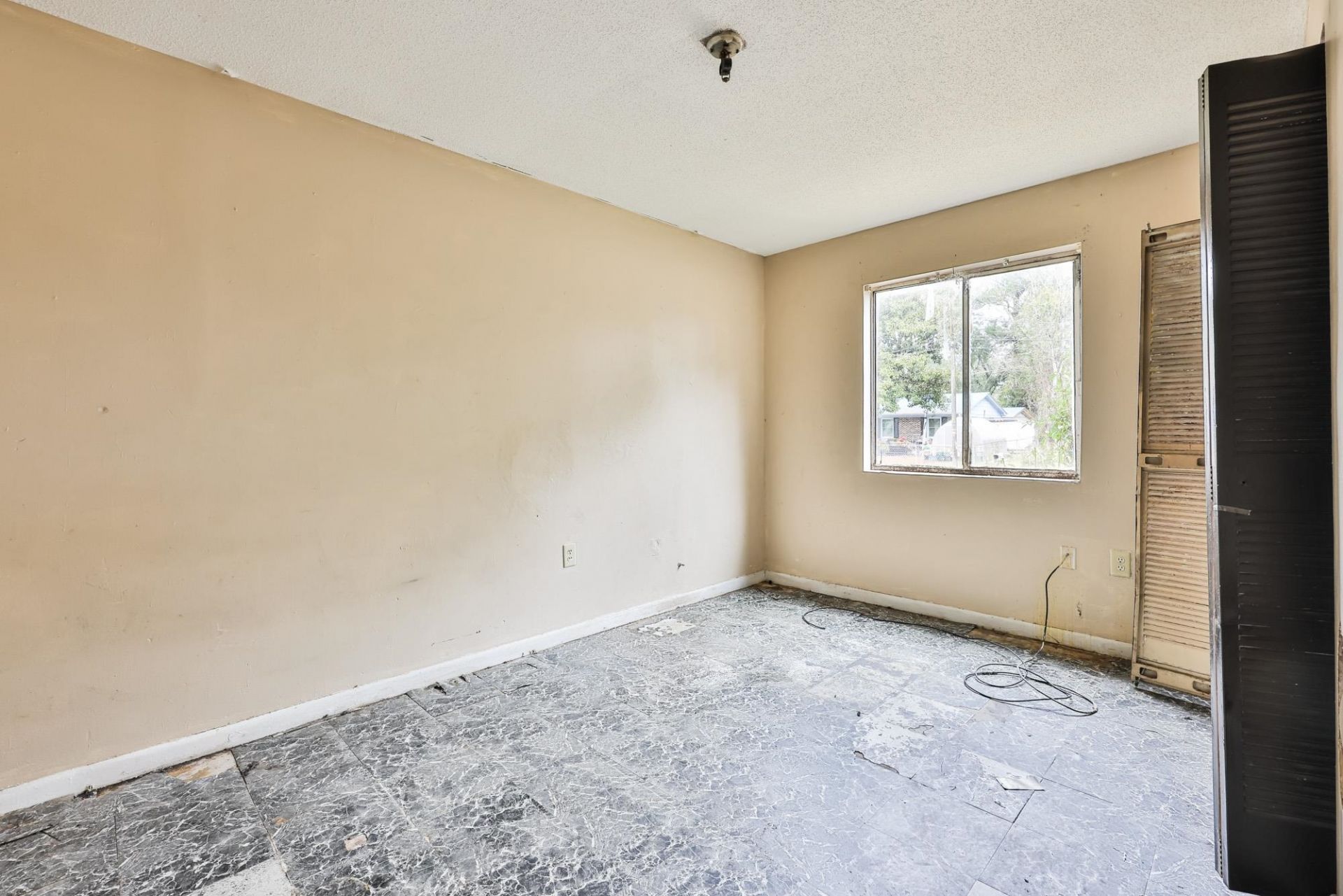 611 Dekalb St. Photo 16