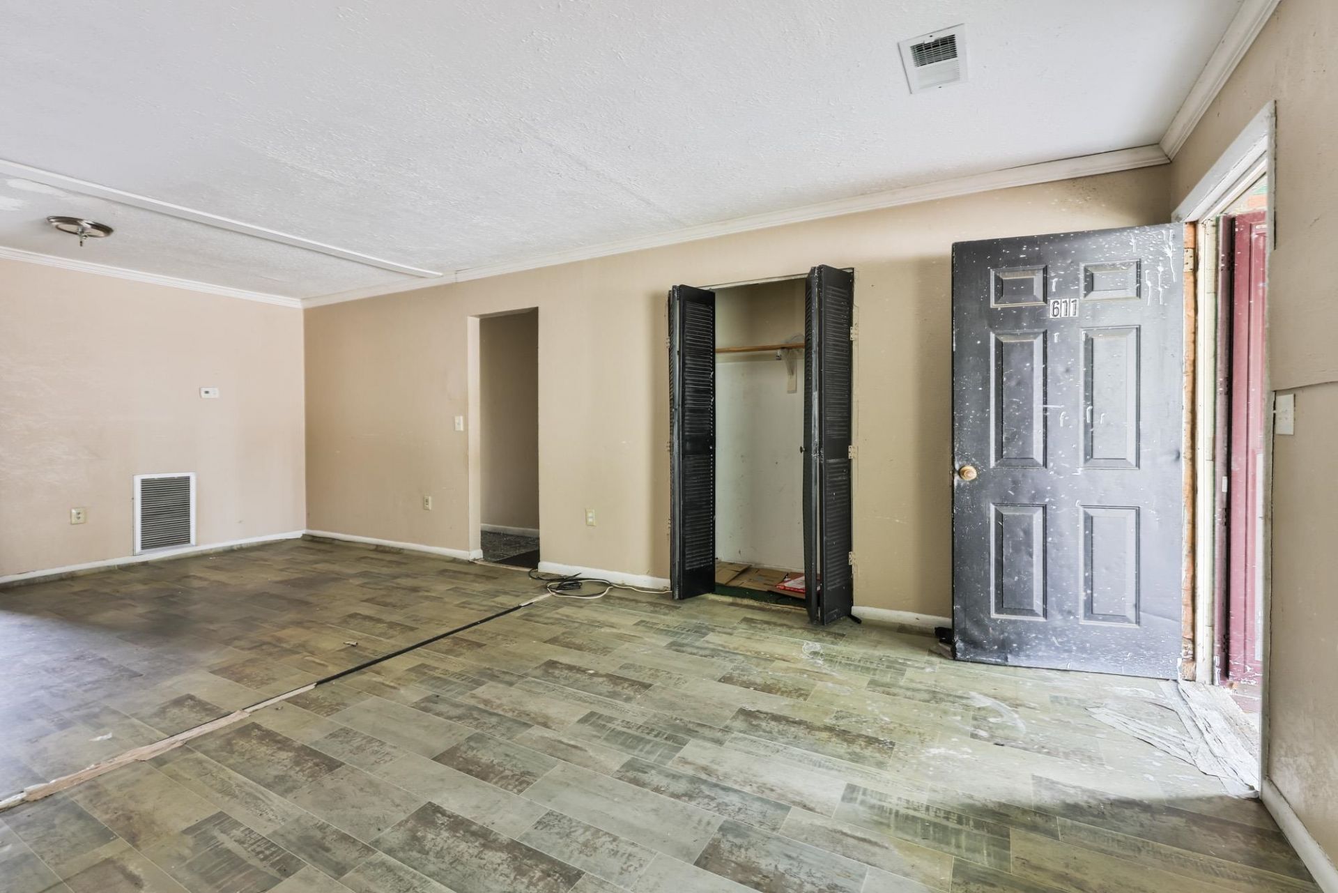 611 Dekalb St. Photo 4