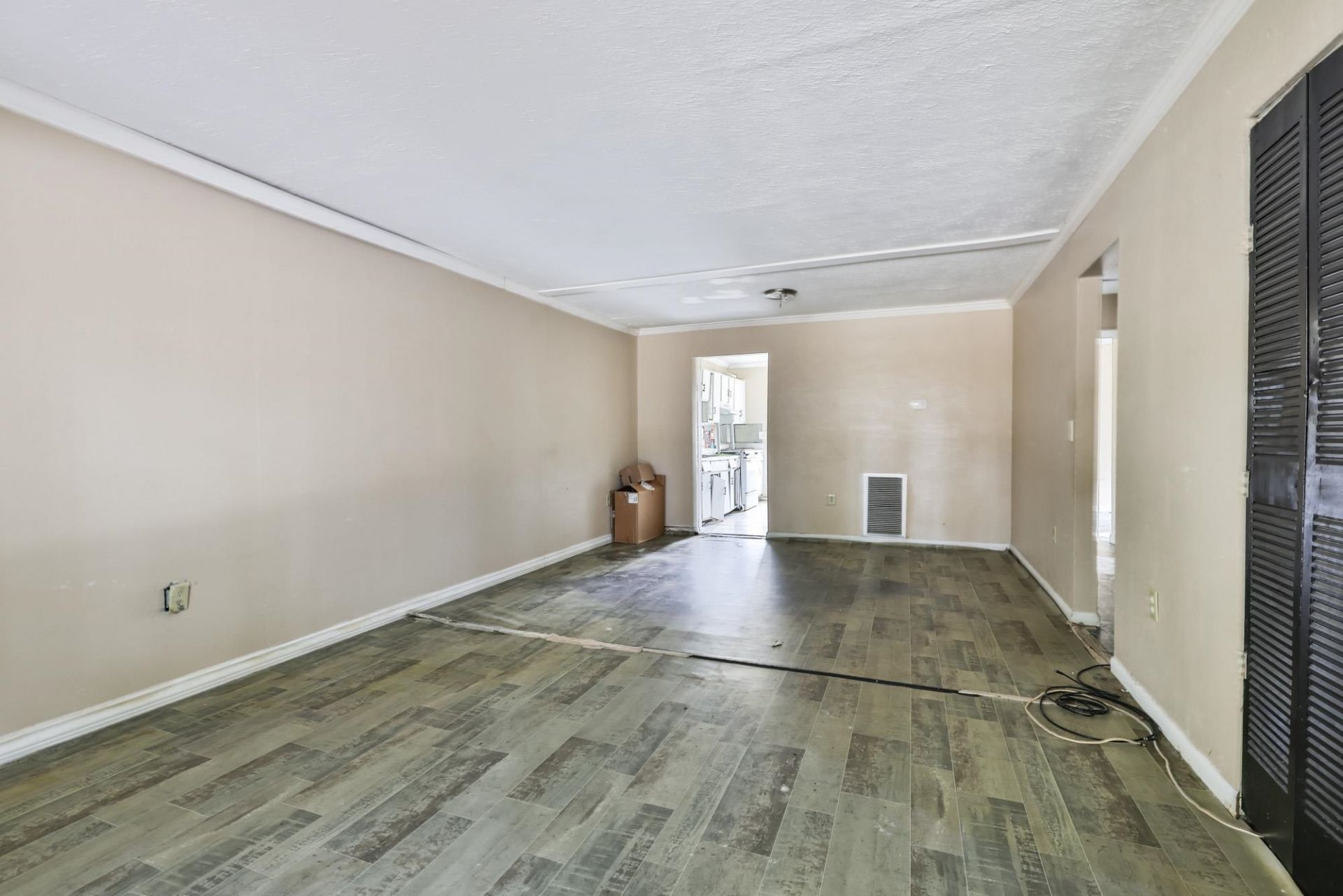 611 Dekalb St. Photo 5