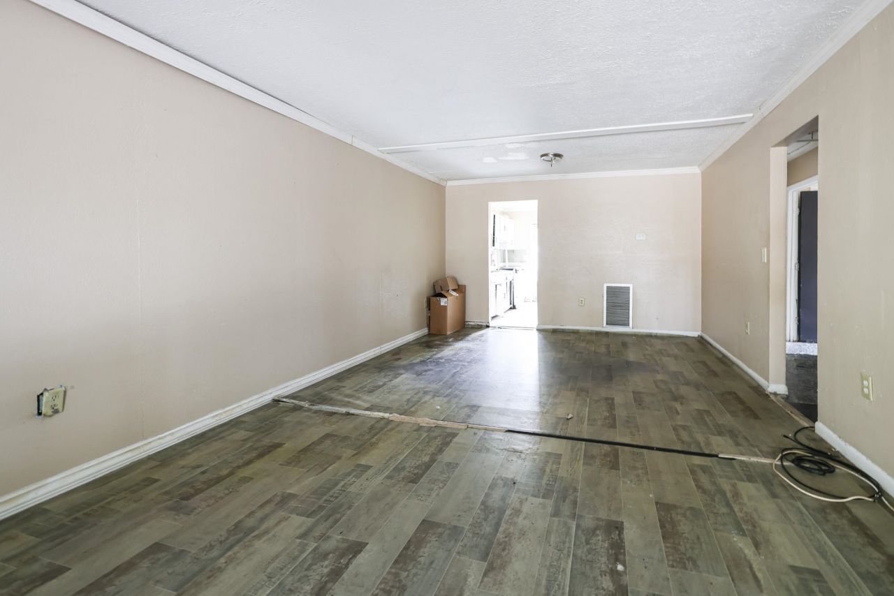 611 Dekalb St. Photo 7