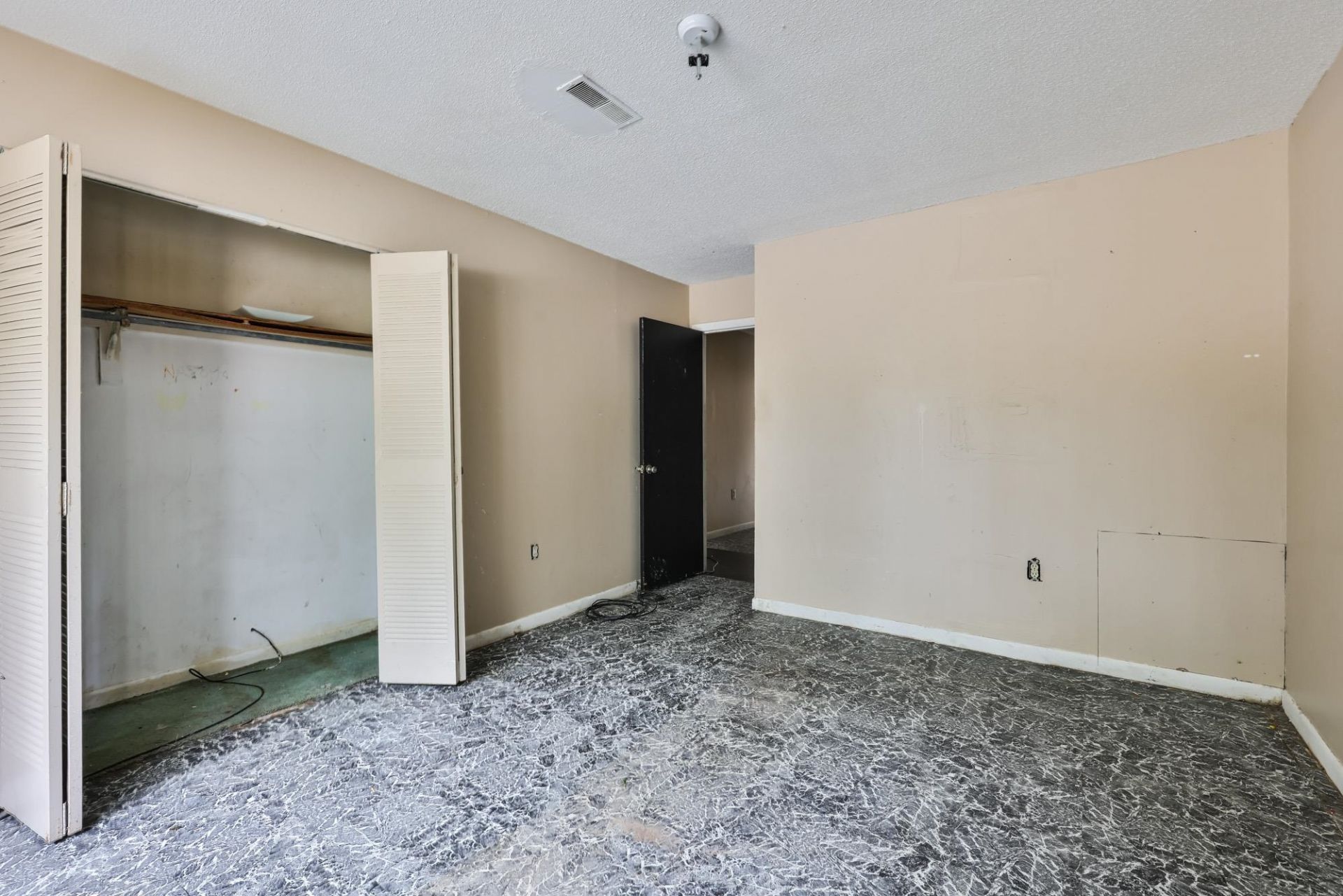 611 Dekalb St. Photo 9