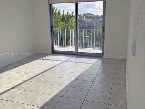 650 NE 64th St, Unit G309, Miami, FL 33138