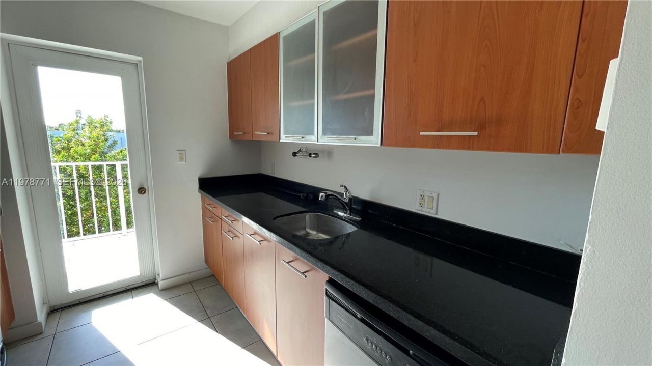 650 NE 64th St, Unit G309, Miami, FL 33138 Photo