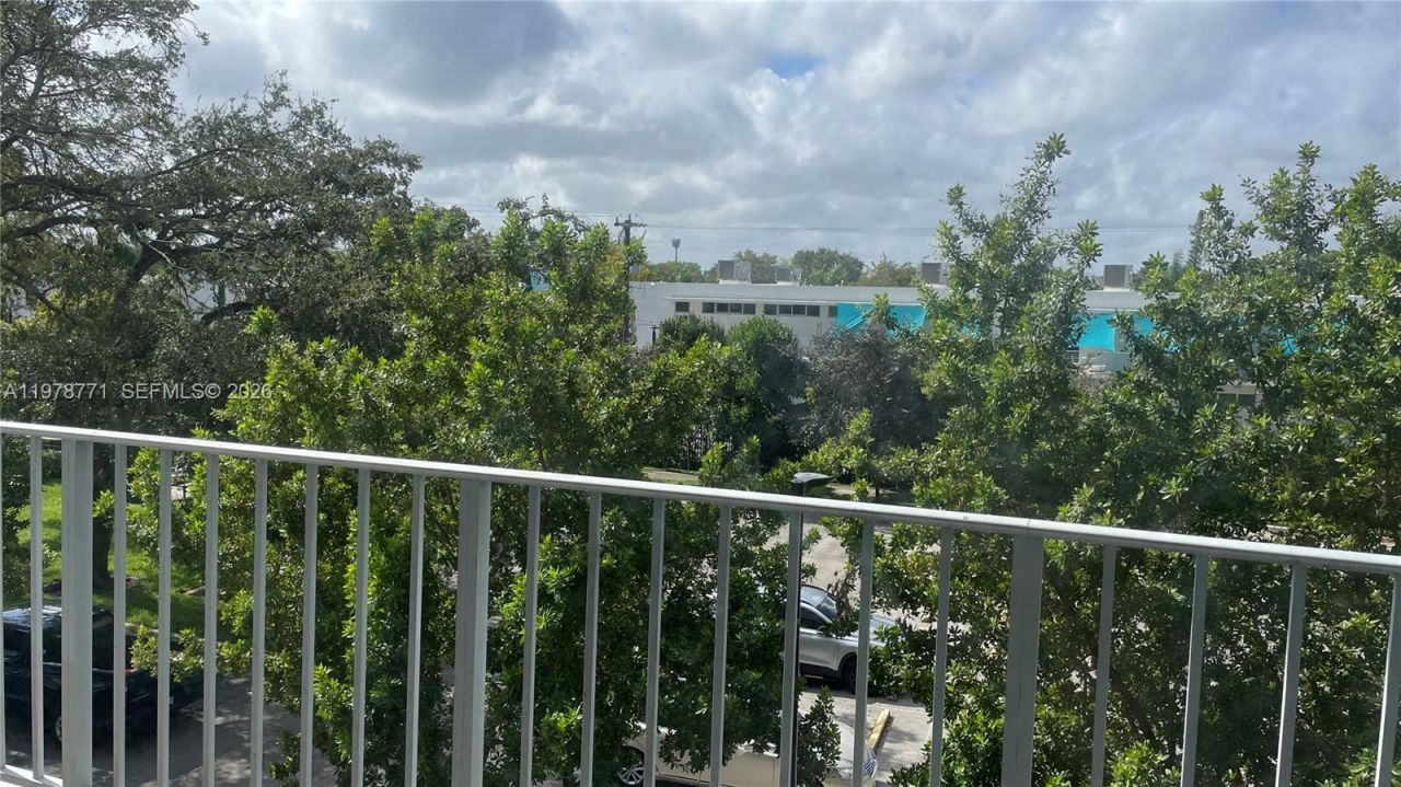 650 NE 64th St, Unit G309, Miami, FL 33138 Photo