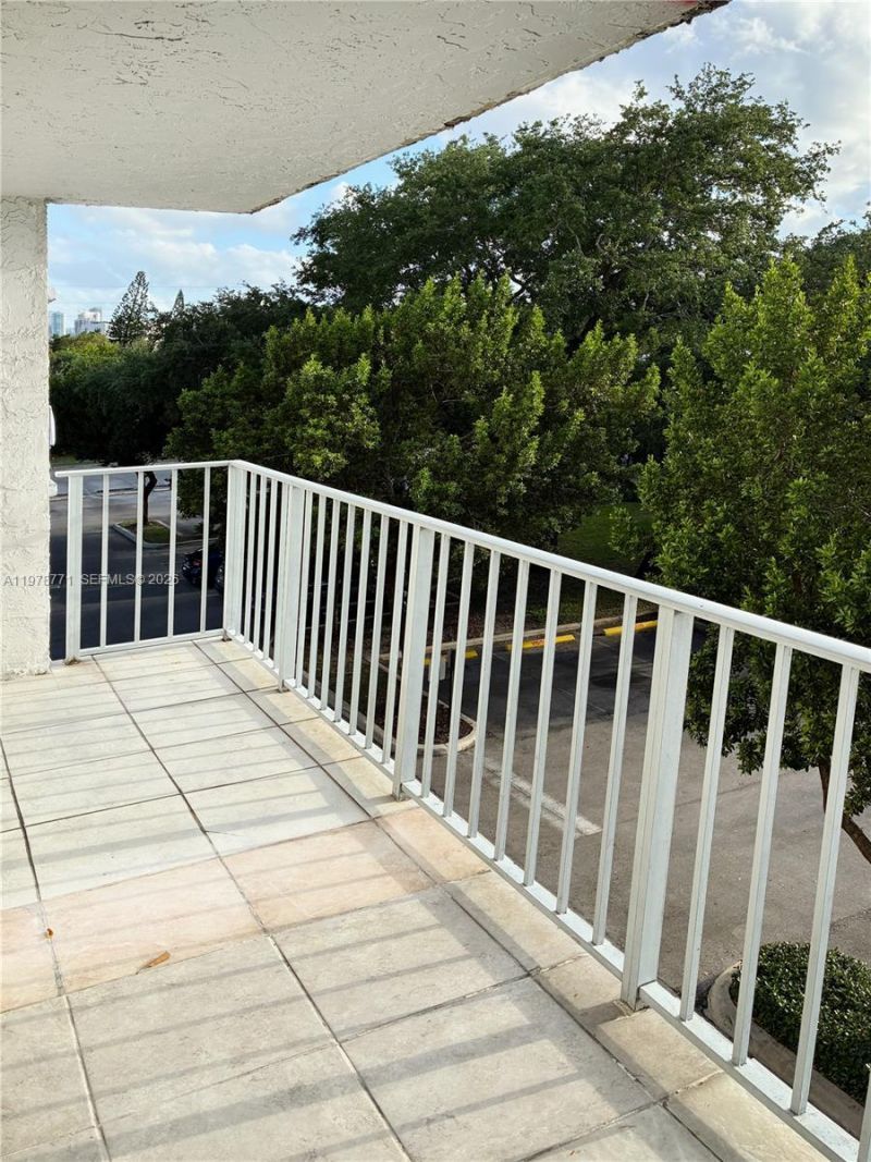 650 NE 64th St, Unit G309, Miami, FL 33138 Photo