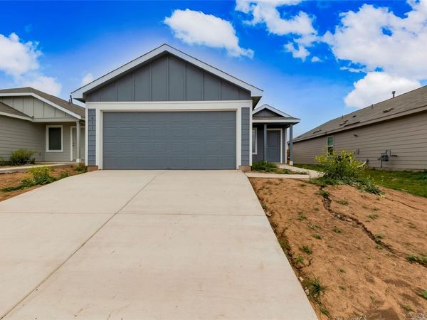 611 Whoopers LOOP, Uhland, TX 78640