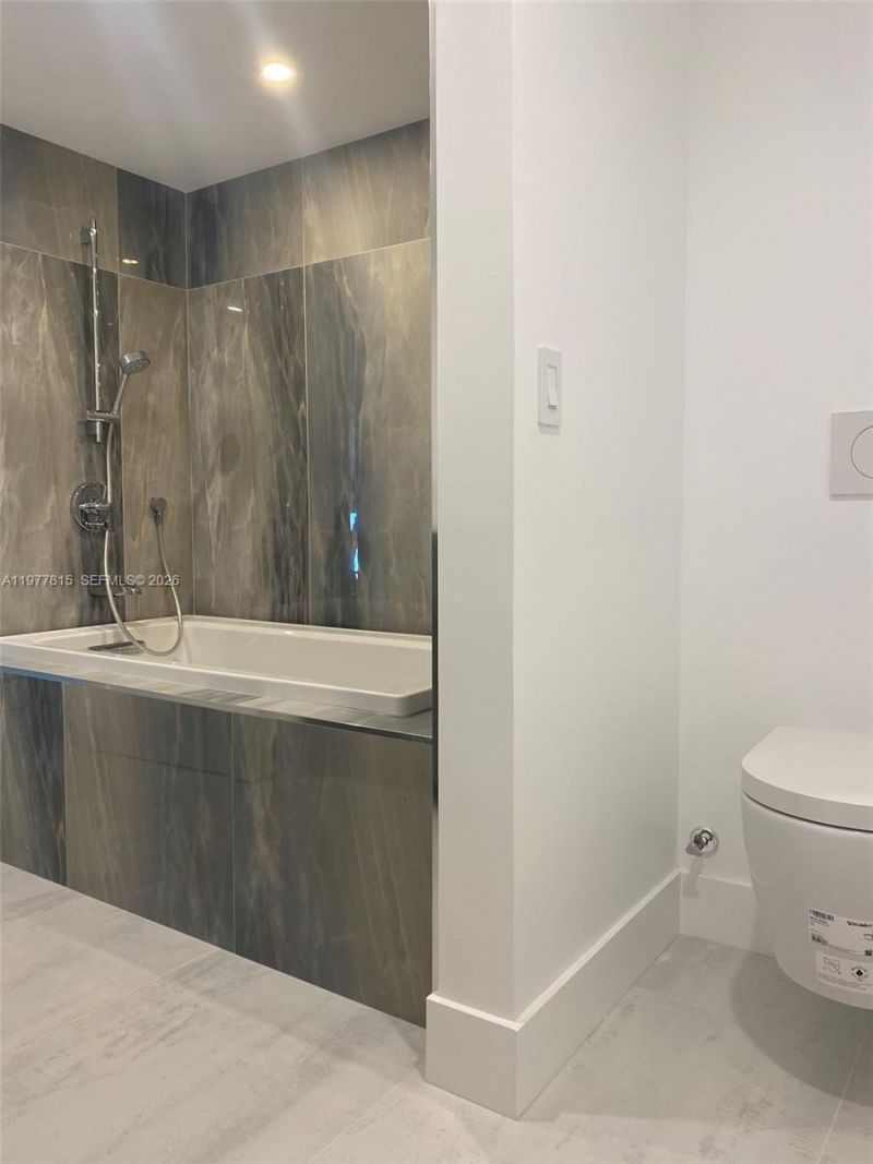 6039 Collins Ave, Unit 615-617, Miami Beach, FL 33140 Photo