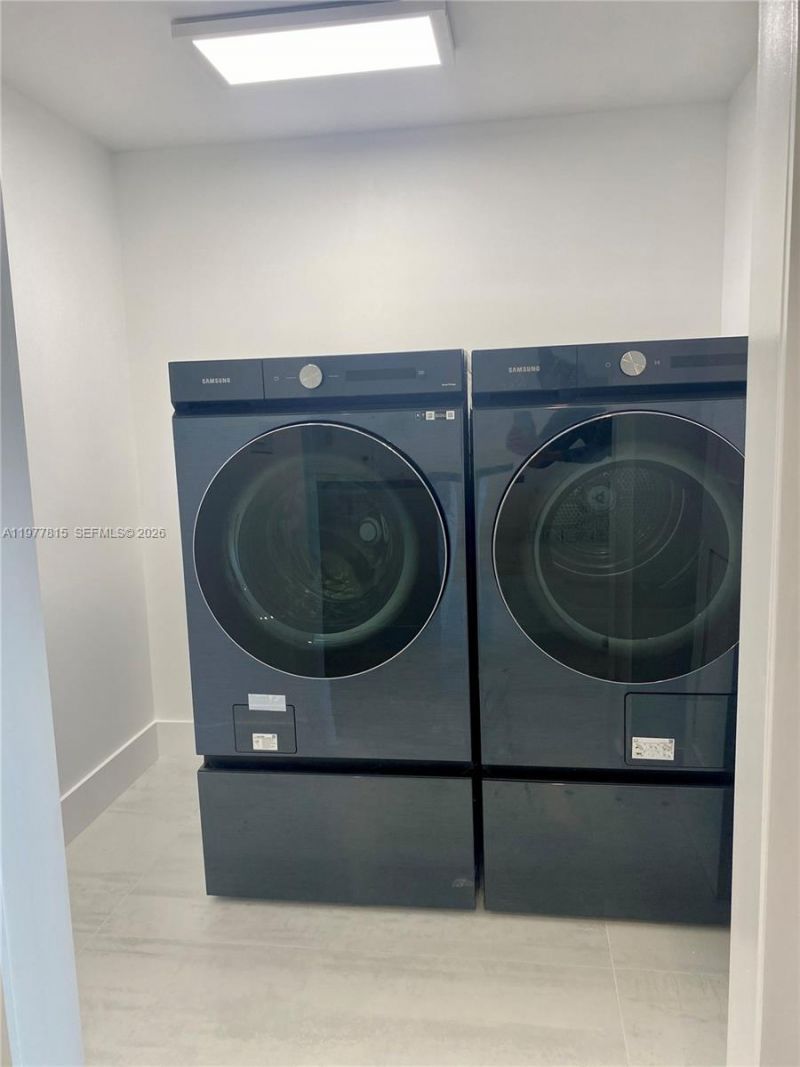 6039 Collins Ave, Unit 615-617, Miami Beach, FL 33140 Photo