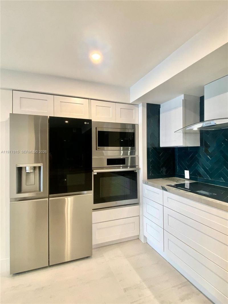 6039 Collins Ave, Unit 615-617, Miami Beach, FL 33140 Photo