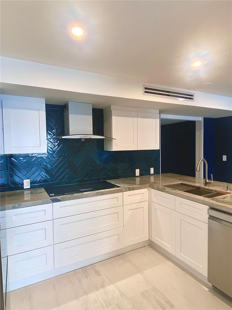 6039 Collins Ave, Unit 615-617, Miami Beach, FL 33140 Photo