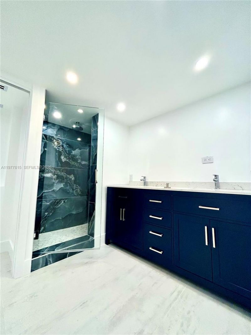 6039 Collins Ave, Unit 615-617, Miami Beach, FL 33140 Photo