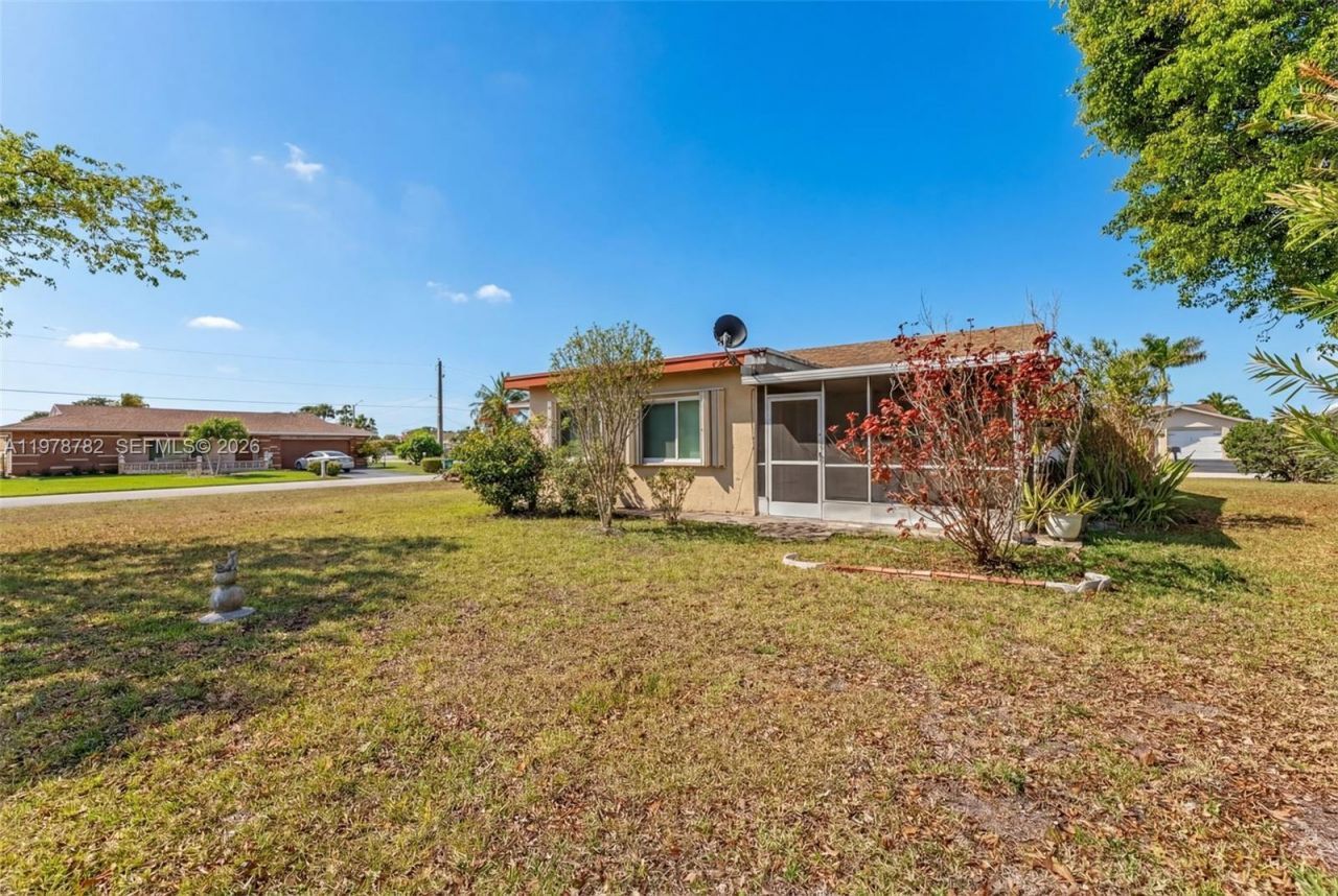 7000 NW 95th Ter, Tamarac, FL 33321 Photo