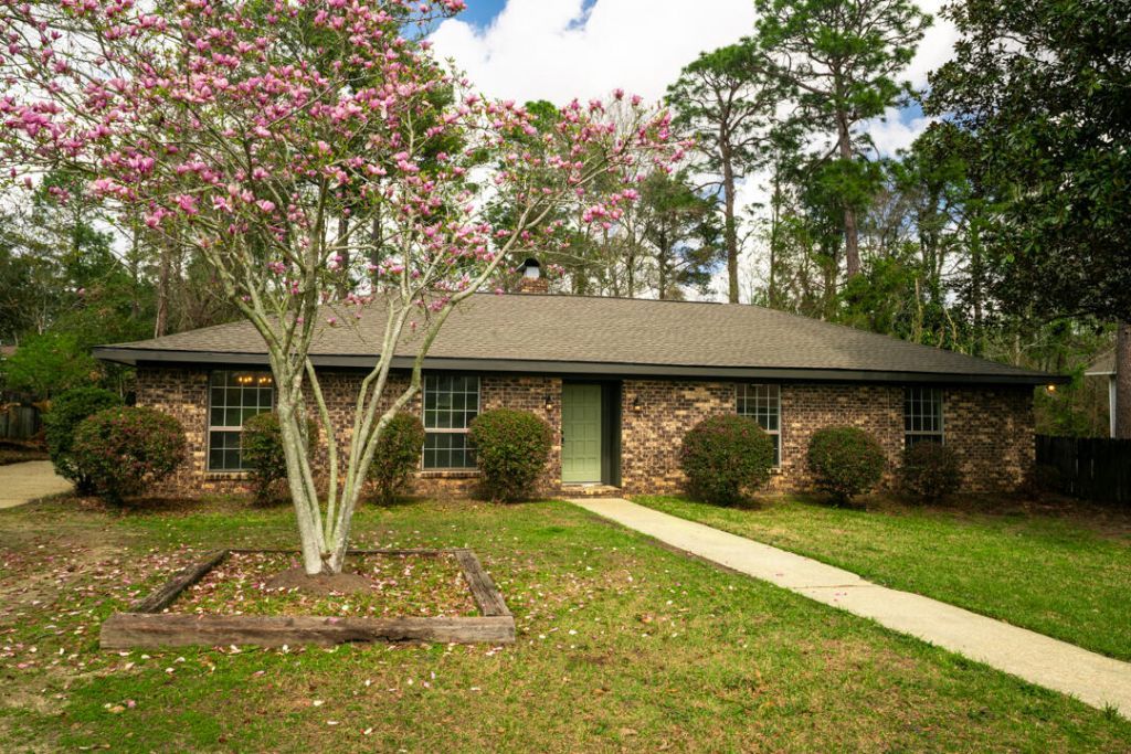 12 Delond Pl, Hattiesburg, MS 39402 Main Photo