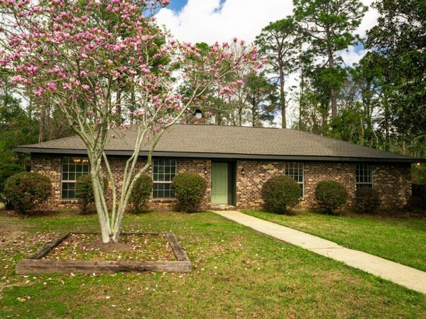 12 Delond Pl, Hattiesburg, MS 39402