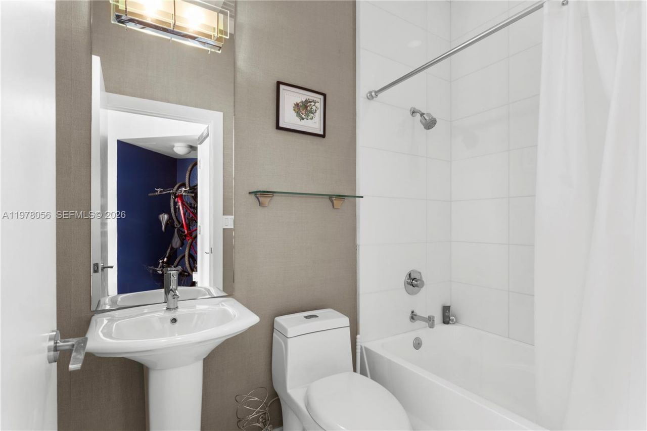 2020 N Bayshore Dr, Unit PH 4702, Miami, FL 33137 Photo