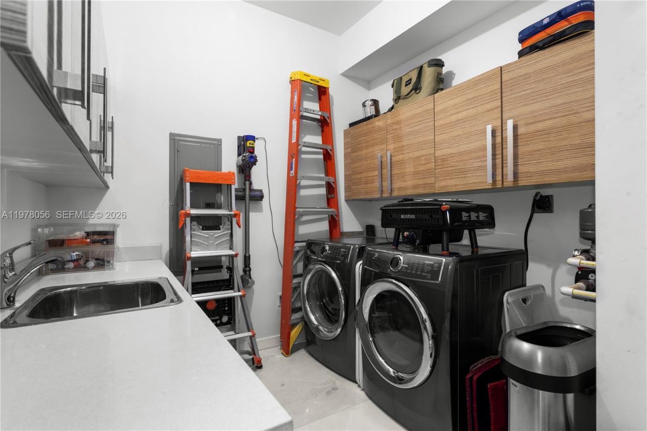 2020 N Bayshore Dr, Unit PH 4702, Miami, FL 33137 Photo