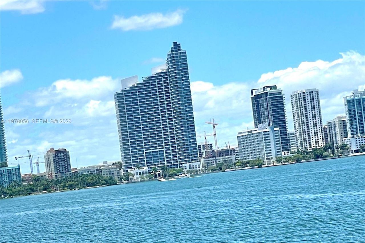 2020 N Bayshore Dr, Unit PH 4702, Miami, FL 33137 Photo