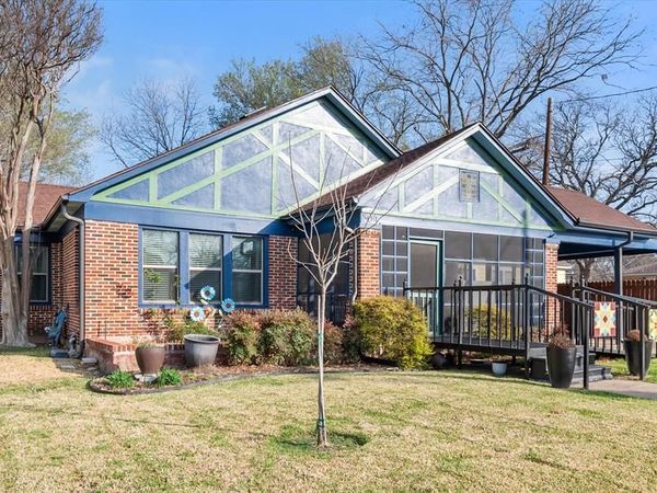 504 W Gilmer Street , Ennis, TX 75119