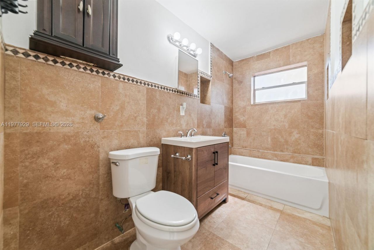 16170 NE 18th Pl , Unit 16170, North Miami Beach, FL 33162 Photo