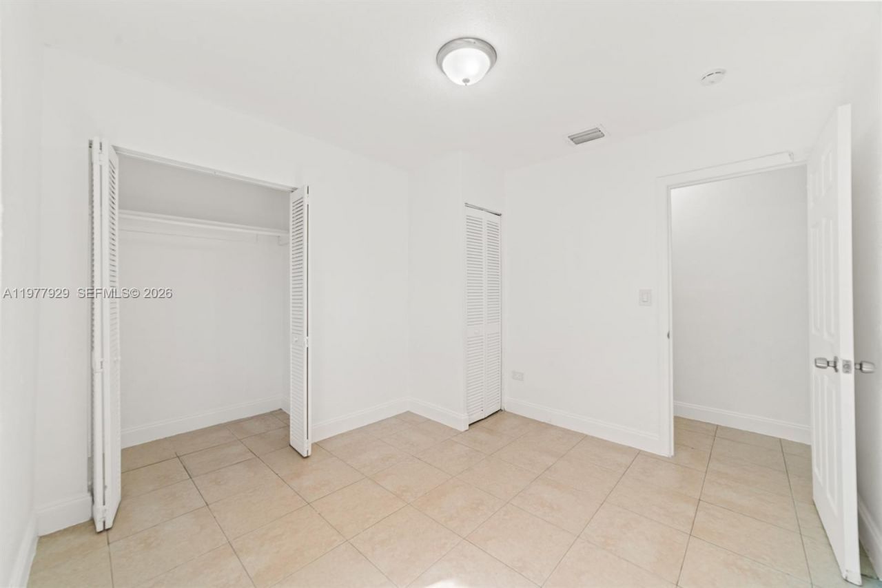 16170 NE 18th Pl , Unit 16170, North Miami Beach, FL 33162 Photo