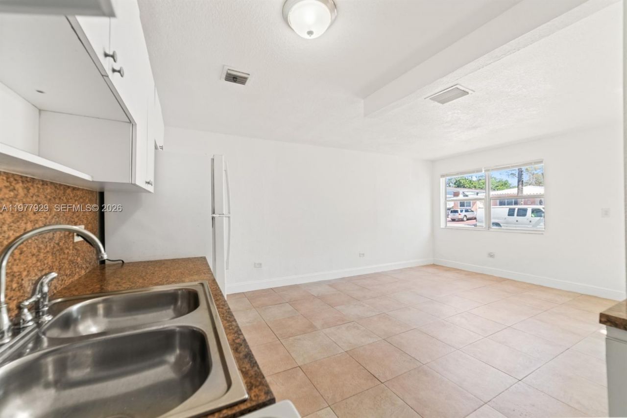 16170 NE 18th Pl , Unit 16170, North Miami Beach, FL 33162 Photo