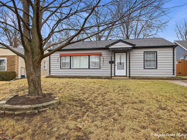 127 S Hawthorne Boulevard, Mundelein, IL 60060