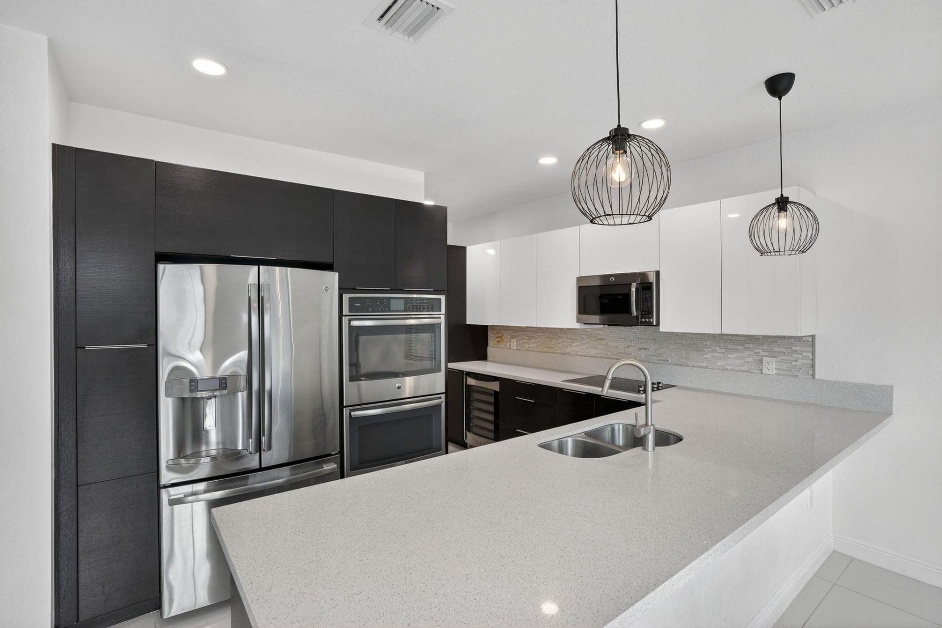 8751 NW 102nd Place, Doral, FL 33178 Photo