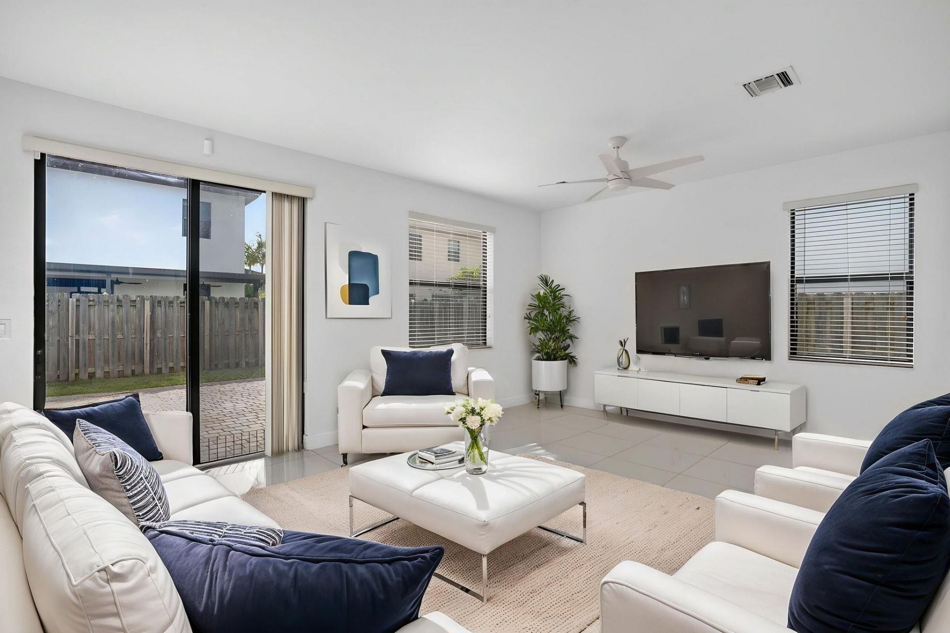 8751 NW 102nd Place, Doral, FL 33178 Photo