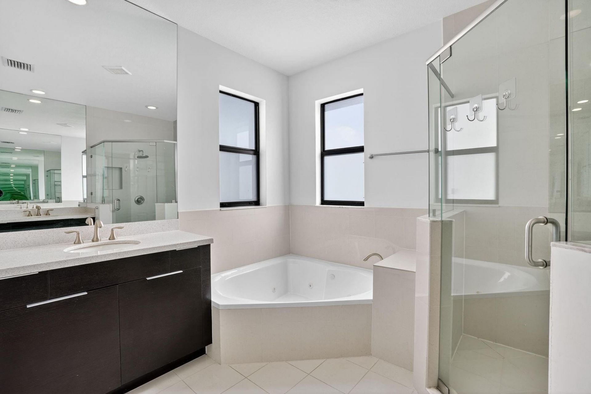 8751 NW 102nd Place, Doral, FL 33178 Photo