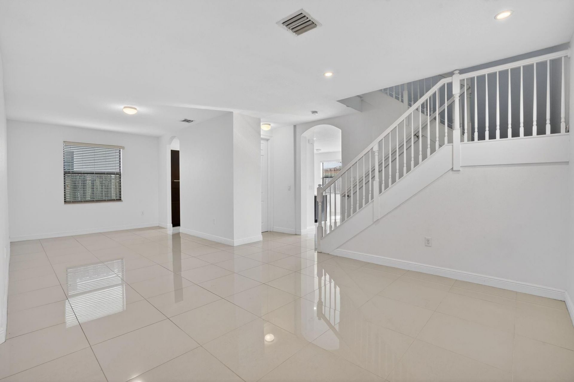 8751 NW 102nd Place, Doral, FL 33178 Photo