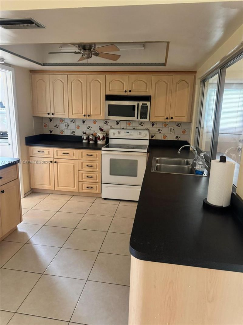 4933 NW 42nd St , Lauderdale Lakes, FL 33319 Photo