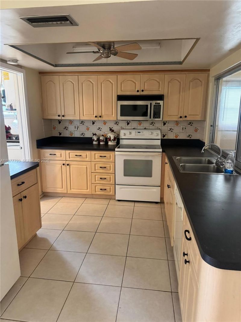 4933 NW 42nd St , Lauderdale Lakes, FL 33319 Photo