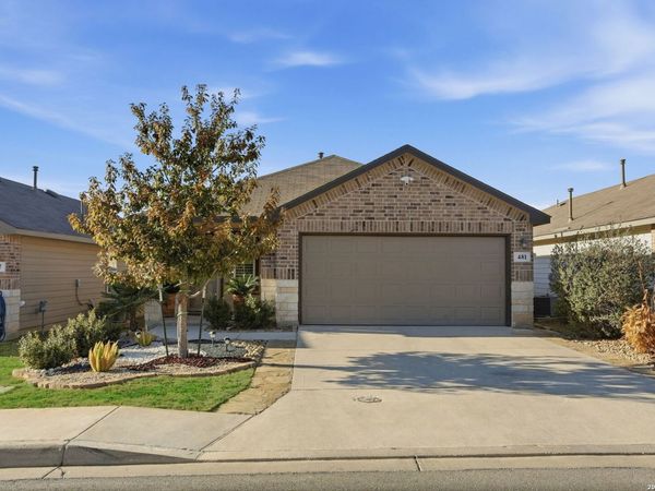 481 Middle Green, Floresville, TX 78114