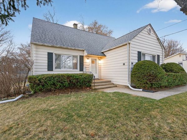 1111 N Cedar Road, New Lenox, IL 60451