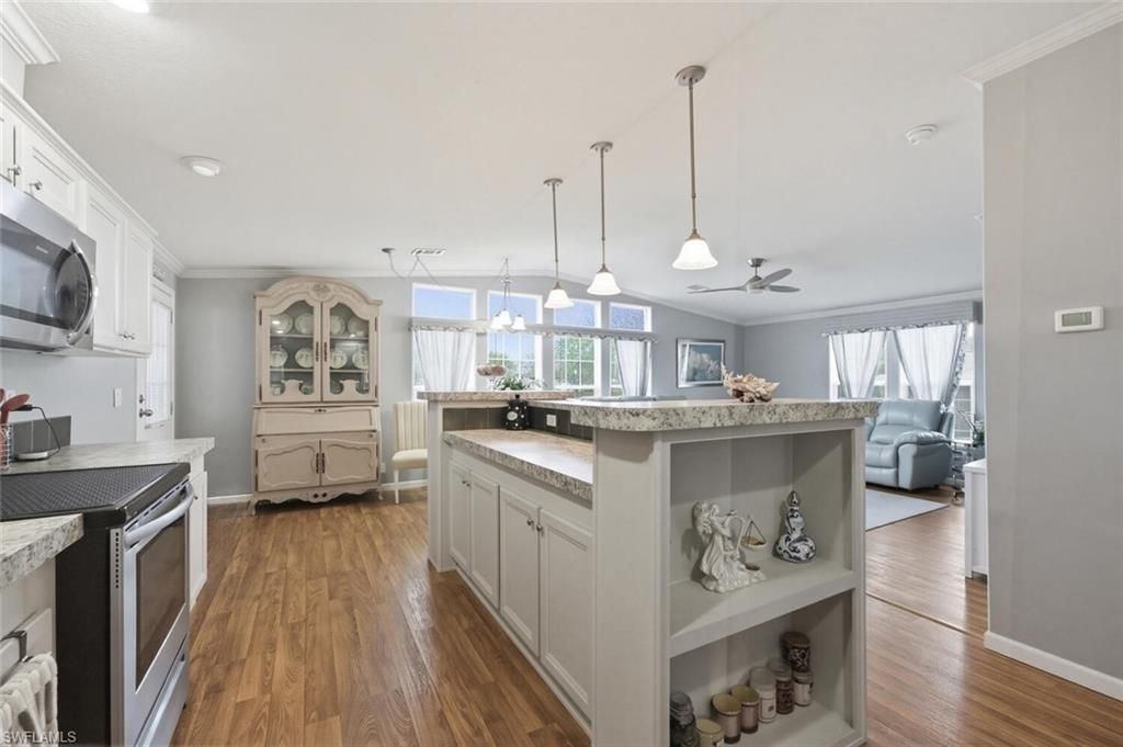 561 Charlemagne Blvd, Naples, FL 34112 Photo