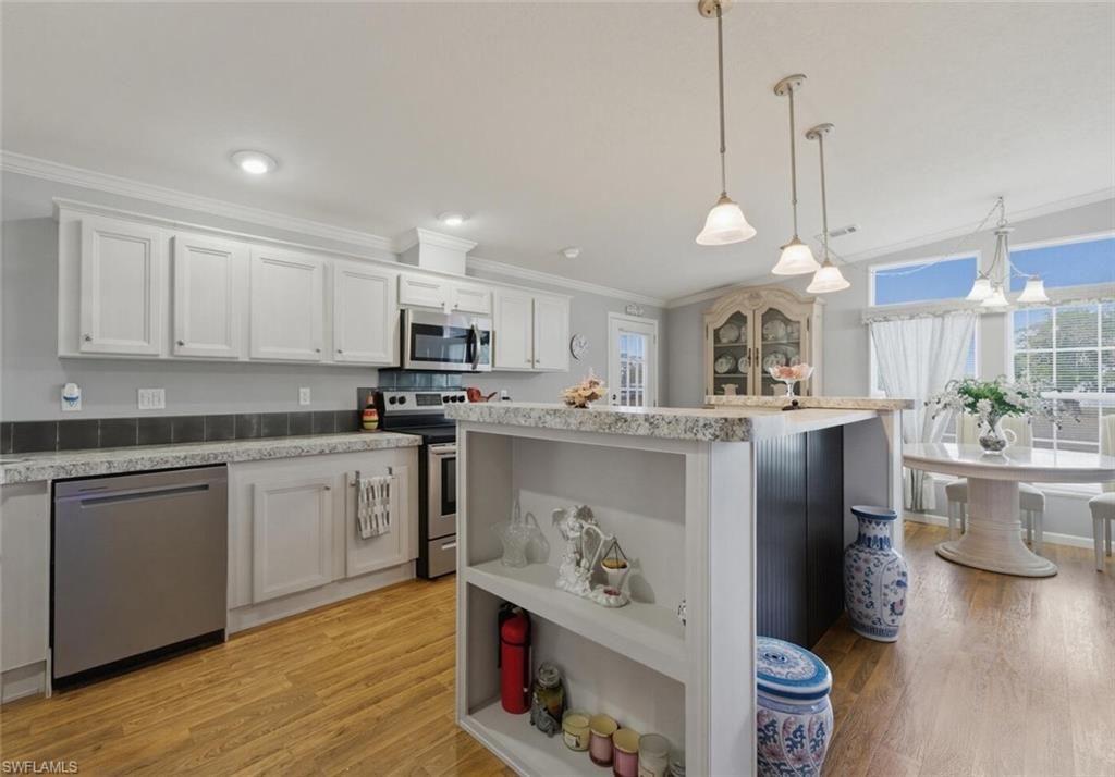 561 Charlemagne Blvd, Naples, FL 34112 Photo