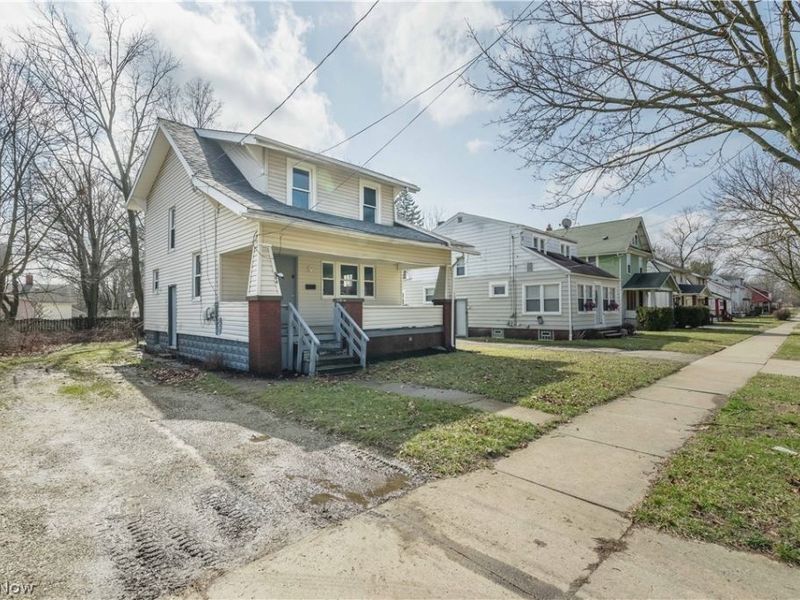 884 Lovers Lane , Akron, OH 44306 Photo 4