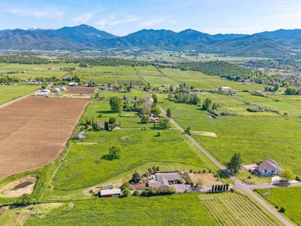 3015 Marigold Lane, Medford, OR 97504