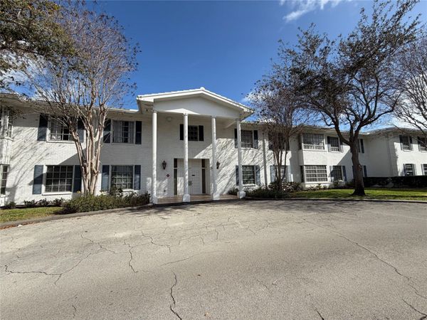 2151 NE 68th St, Unit 207, Fort Lauderdale, FL 33308