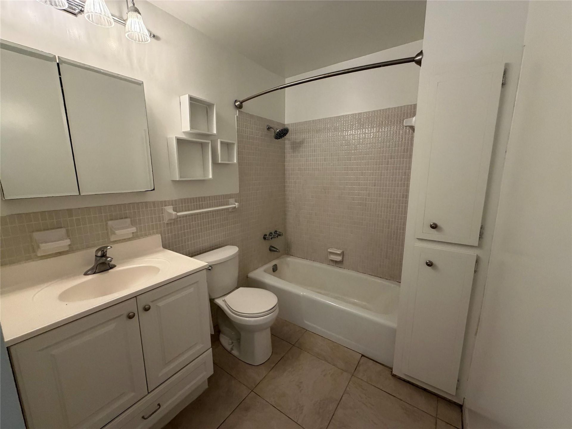 2151 NE 68th Street, Unit 207, Fort Lauderdale, FL 33308 Photo