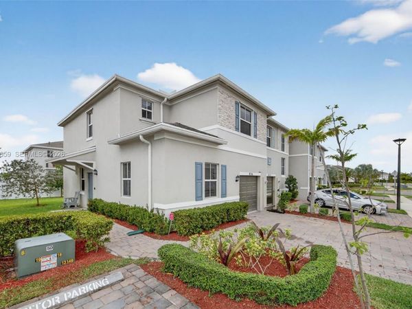 826 SE 17th St , Homestead, FL 33034