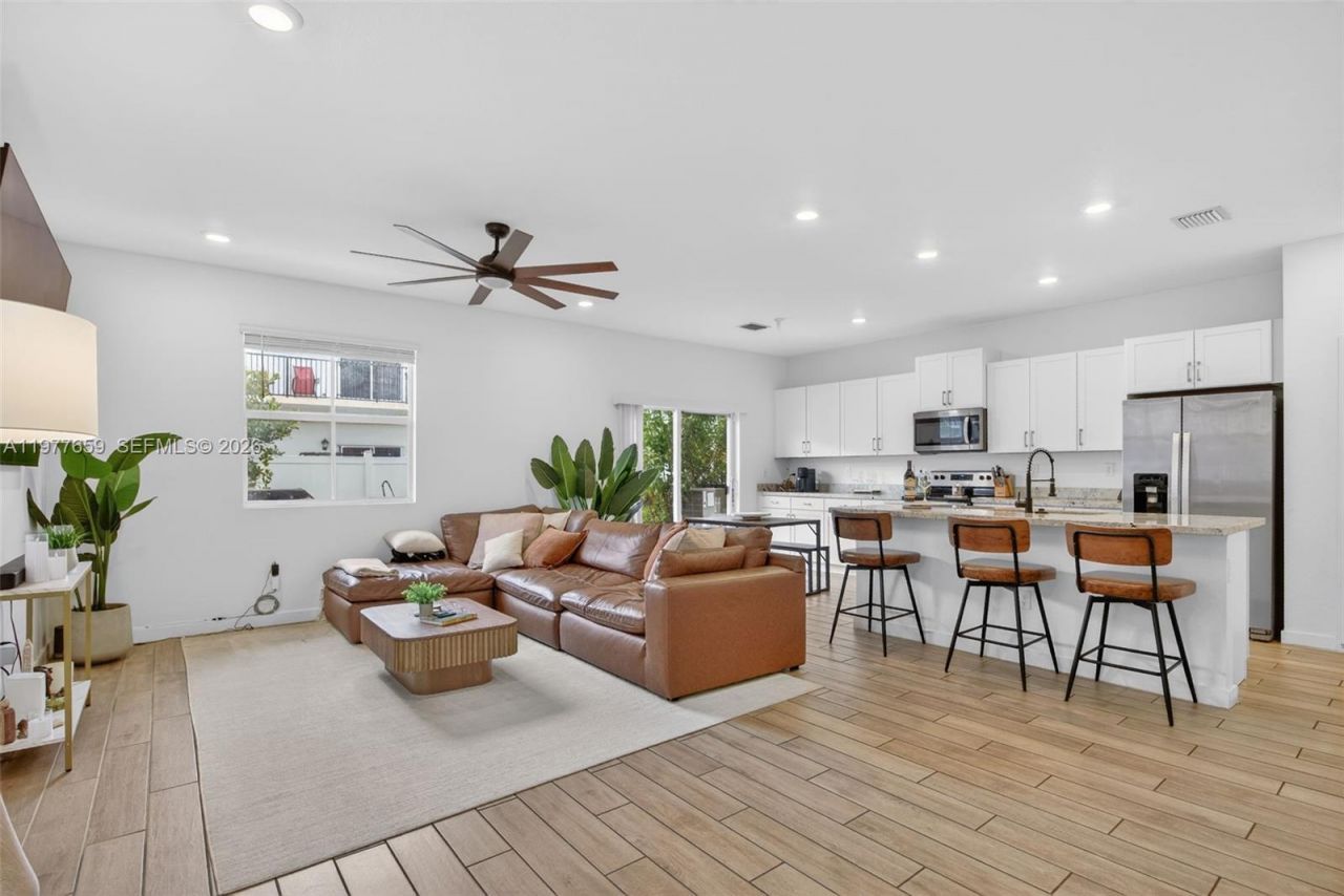 826 SE 17th St , Homestead, FL 33034 Photo