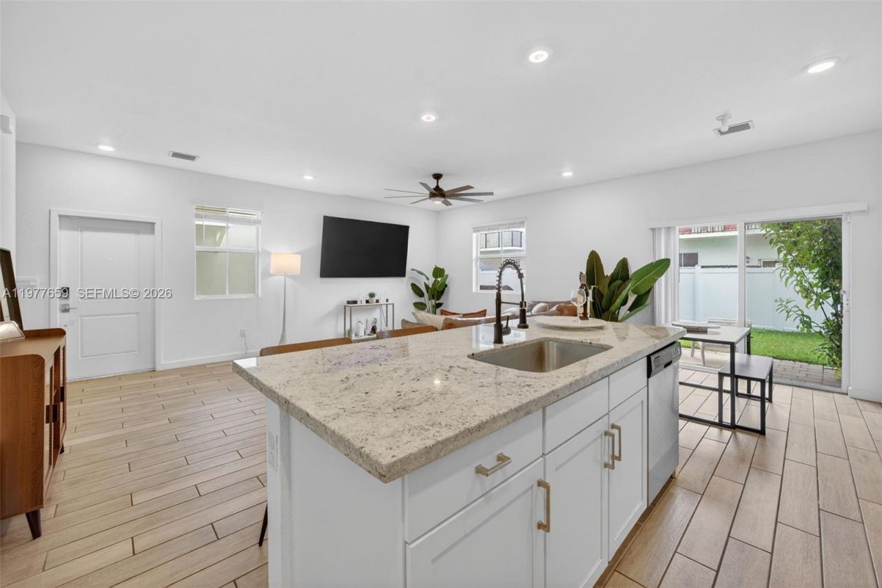 826 SE 17th St , Homestead, FL 33034 Photo